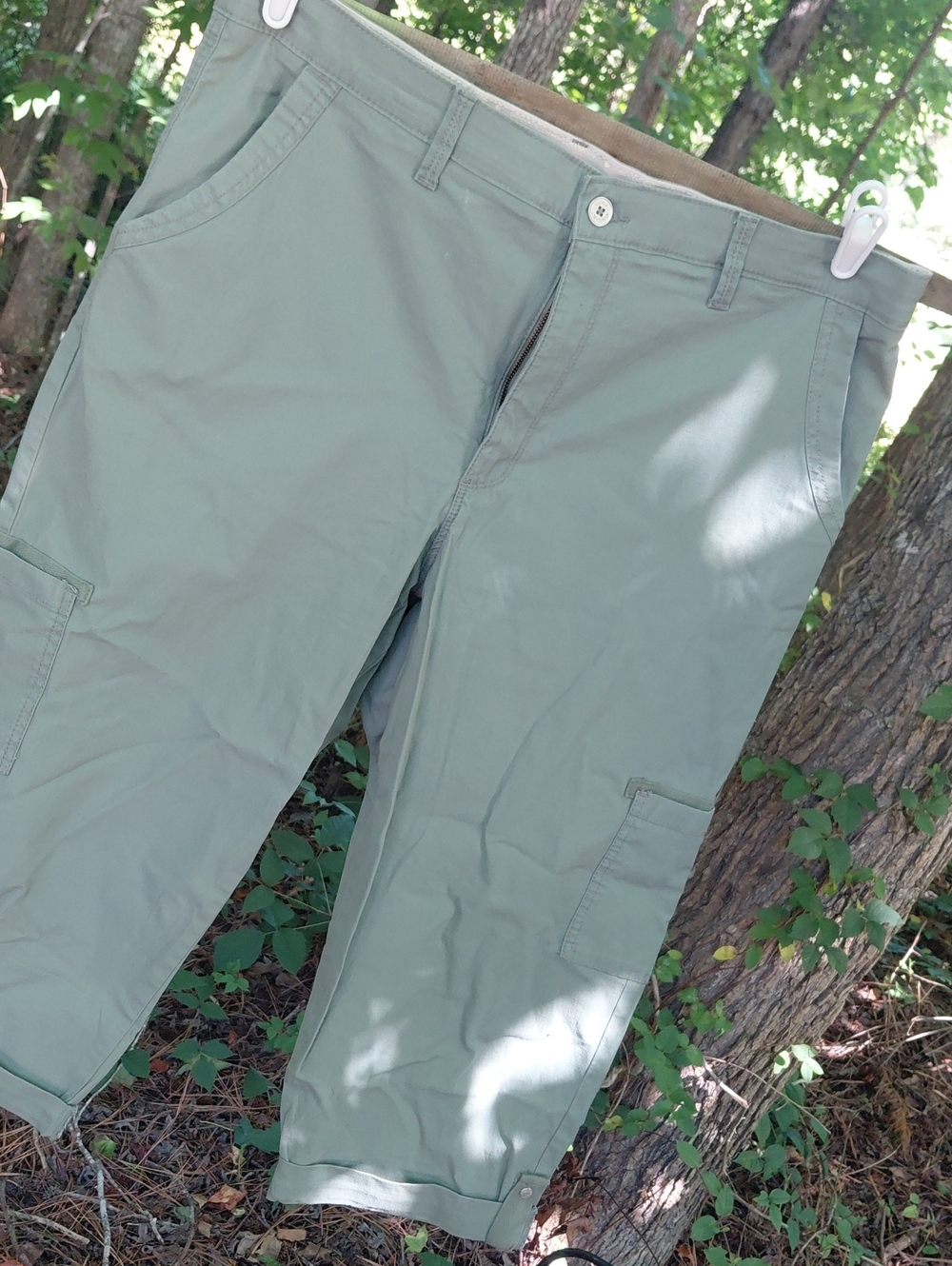 Gloria Vanderbilt Sage Green Capri Cargo Pants